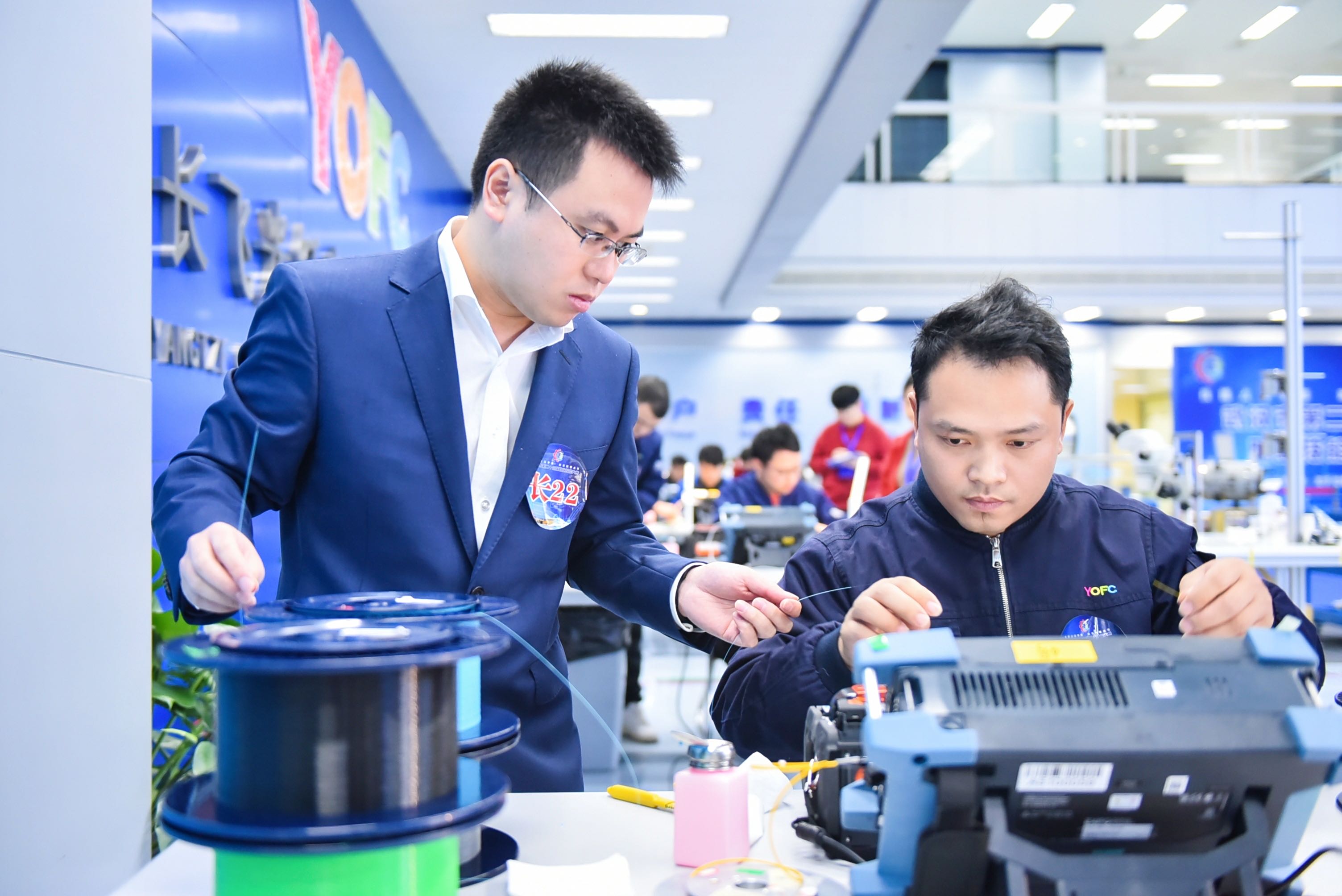 尽显匠心匠艺!职业技能大赛光纤光缆制造工技能“巅峰对决”